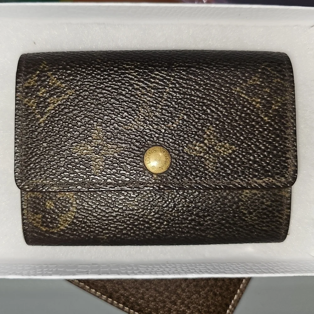 EUC Louis Vuitton Compact Wallet